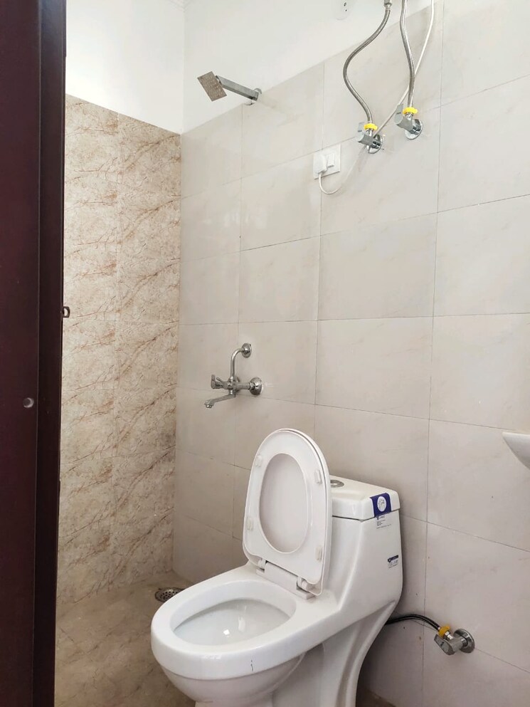 Bathroom, patel nagar 2 Bedroom 640 Sq.Ft. Builder Floor In Patel Nagar Gurgaon 8868945