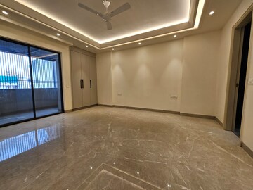 Room in 4 BHK Builder Floor at Parklands, Sector 85 – for Sale