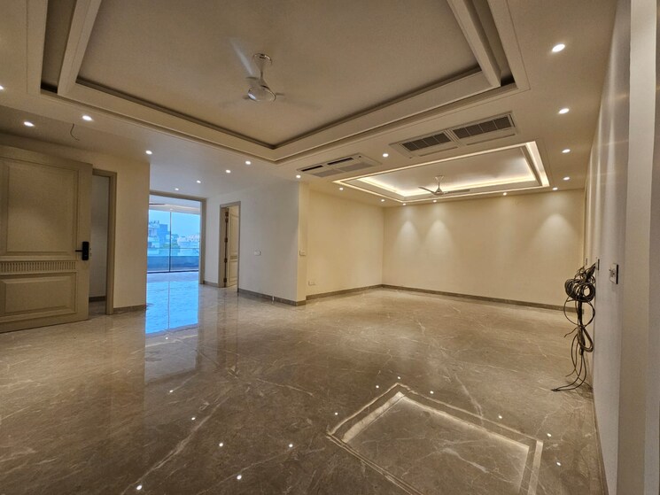 Room, parklands 4 Bedroom 500 Sq.Yd. Builder Floor In Sector 85 Faridabad 8884595