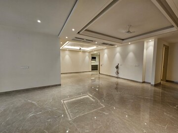 Room in 4 BHK Builder Floor at Parklands, Sector 85 – for Sale