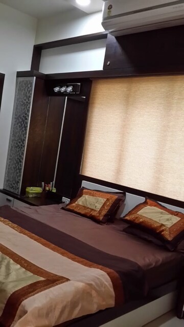 Room in 3 BHK Apartment at Shyamal – for Rent