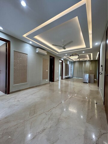 Room in 3 BHK Builder Floor at Sector 9 – for Rent