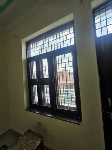 Parking in 1 BHK Builder Floor at Sector 9 – for Rent