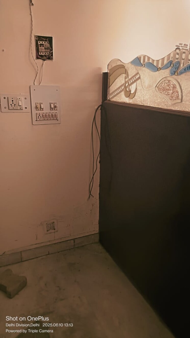 undefined, netaji subhash place Commercial Office Space 300 Sq.Ft. In Netaji Subhash Place Delhi 8885129