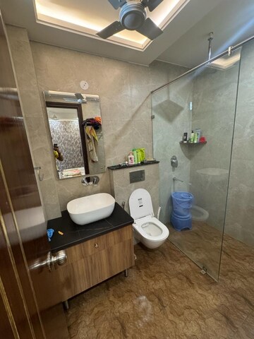 Master Bedroom in 4 BHK Builder Floor at Suncity Township Gurgaon, Sector 54 – for Rent