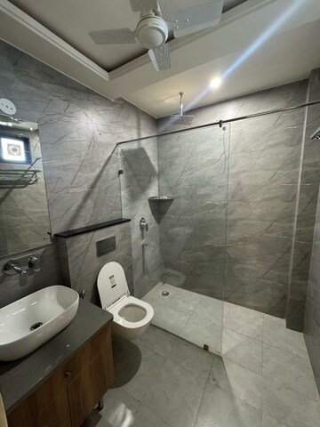 Bathroom in 4 BHK Builder Floor at Suncity Township Gurgaon, Sector 54 – for Rent