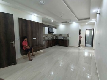 Parking in 3 BHK Builder Floor at Sector 9a – for Rent