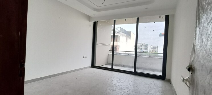 Room, parklands 4 Bedroom 350 Sq.Yd. Builder Floor In Sector 85 Faridabad 8884928