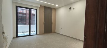 Room in 4 BHK Builder Floor at Parklands, Sector 85 – for Sale