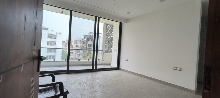 Room, parklands 4 Bedroom 350 Sq.Yd. Builder Floor In Sector 85 Faridabad 8884928