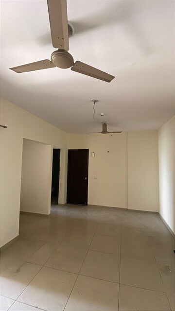 Room in 2 BHK Apartment at Landcraft Golflink Villas, Pandav Nagar – for Rent