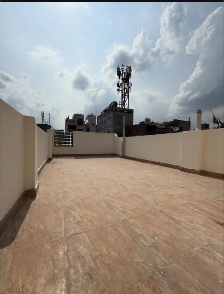 Terrace, sector 32 2 Bedroom 1800 Sq.Ft. Builder Floor In Sector 32 Faridabad 8885076