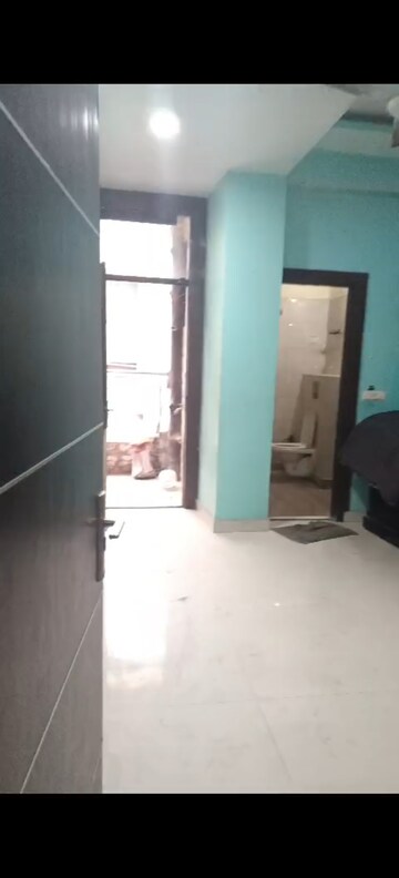 Room in 3 BHK Builder Floor at Gyan Khand I – for Rent