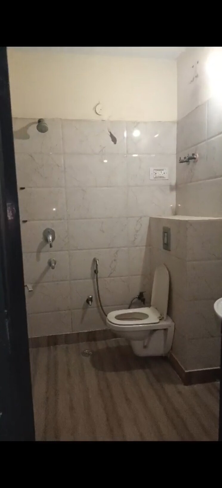 Bathroom, gyan khand i 3 Bedroom 1250 Sq.Ft. Builder Floor In Gyan Khand I Ghaziabad 8885120