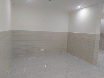 Room in 2 BHK Builder Floor at Sector 27 – for Rent