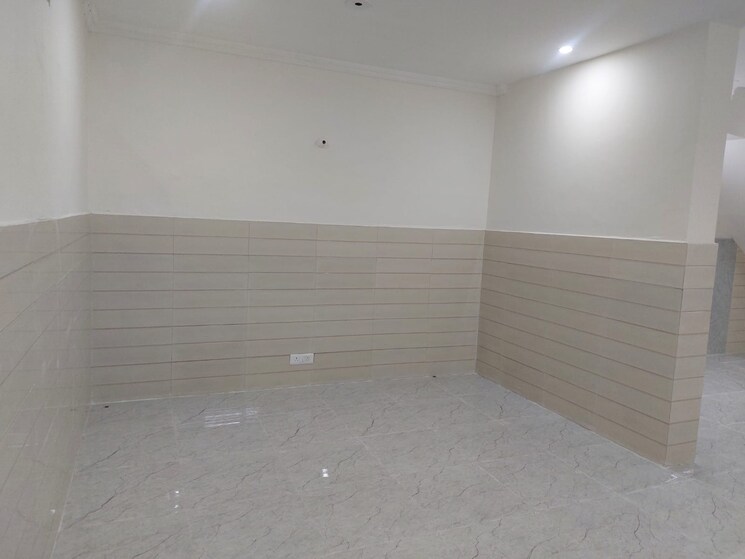 Room, sector 27 2 Bedroom 1400 Sq.Ft. Builder Floor In Sector 27 Gurgaon 8885125