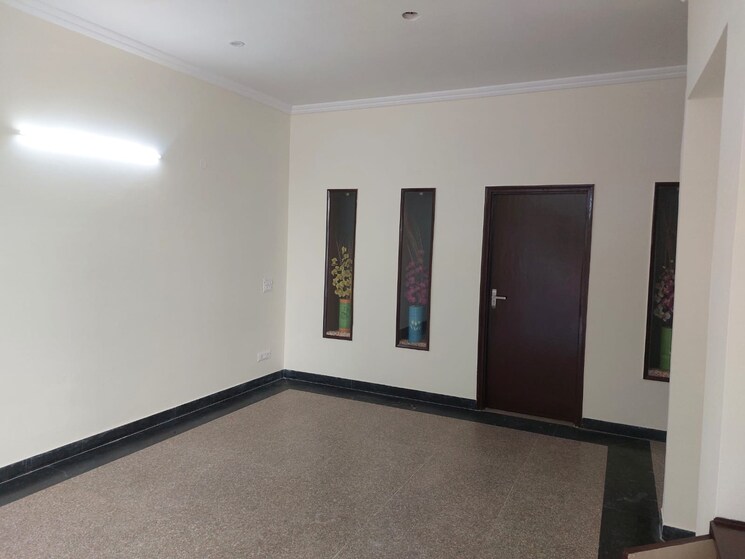 Room, sector 27 2 Bedroom 1400 Sq.Ft. Builder Floor In Sector 27 Gurgaon 8885125