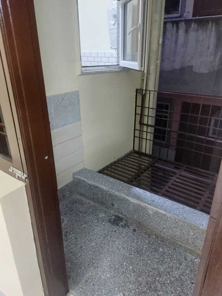 Balcony, sector 27 2 Bedroom 1400 Sq.Ft. Builder Floor In Sector 27 Gurgaon 8885125