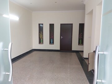 Room in 2 BHK Builder Floor at Sector 27 – for Rent