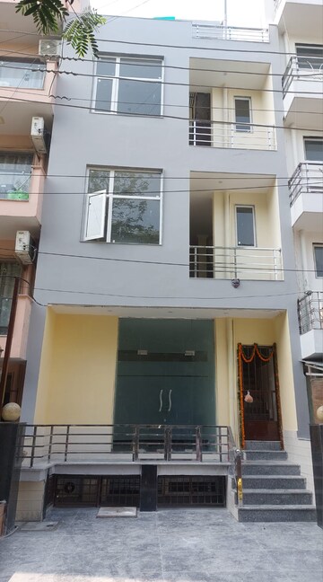 Kitchen in 2 BHK Builder Floor at Sector 27 – for Rent