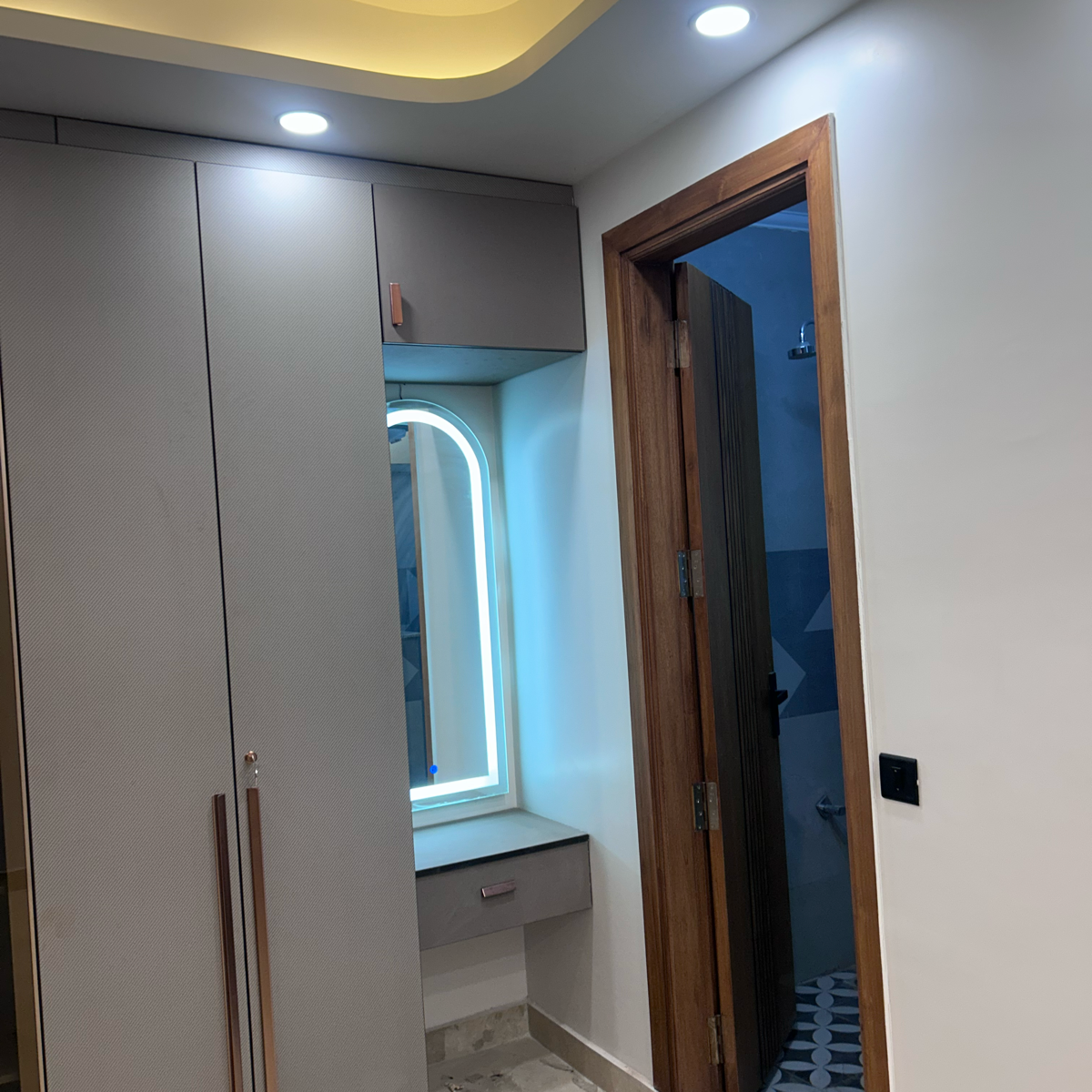 3 BHK + Servant Room Builder Floor For Sale in RWA Flats Pocket 40