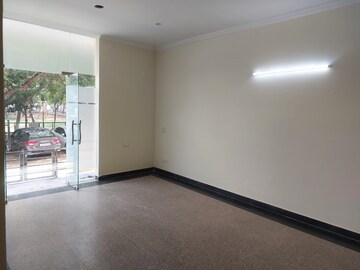 Room in 2 BHK Builder Floor at Sector 27 – for Rent