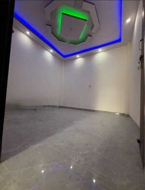 Room in 3 BHK Builder Floor at Sector 33 – for Sale