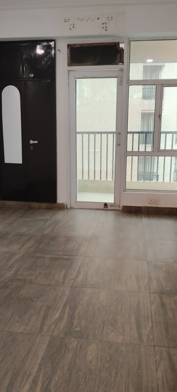 Room in 2 BHK Apartment at Gaur City 2 - 14th Avenue, Sector 16c Greater Noida – for Rent
