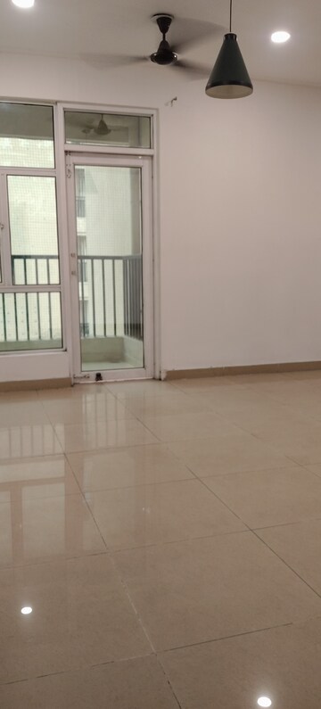 Room in 2 BHK Apartment at Gaur City 2 - 14th Avenue, Sector 16c Greater Noida – for Rent