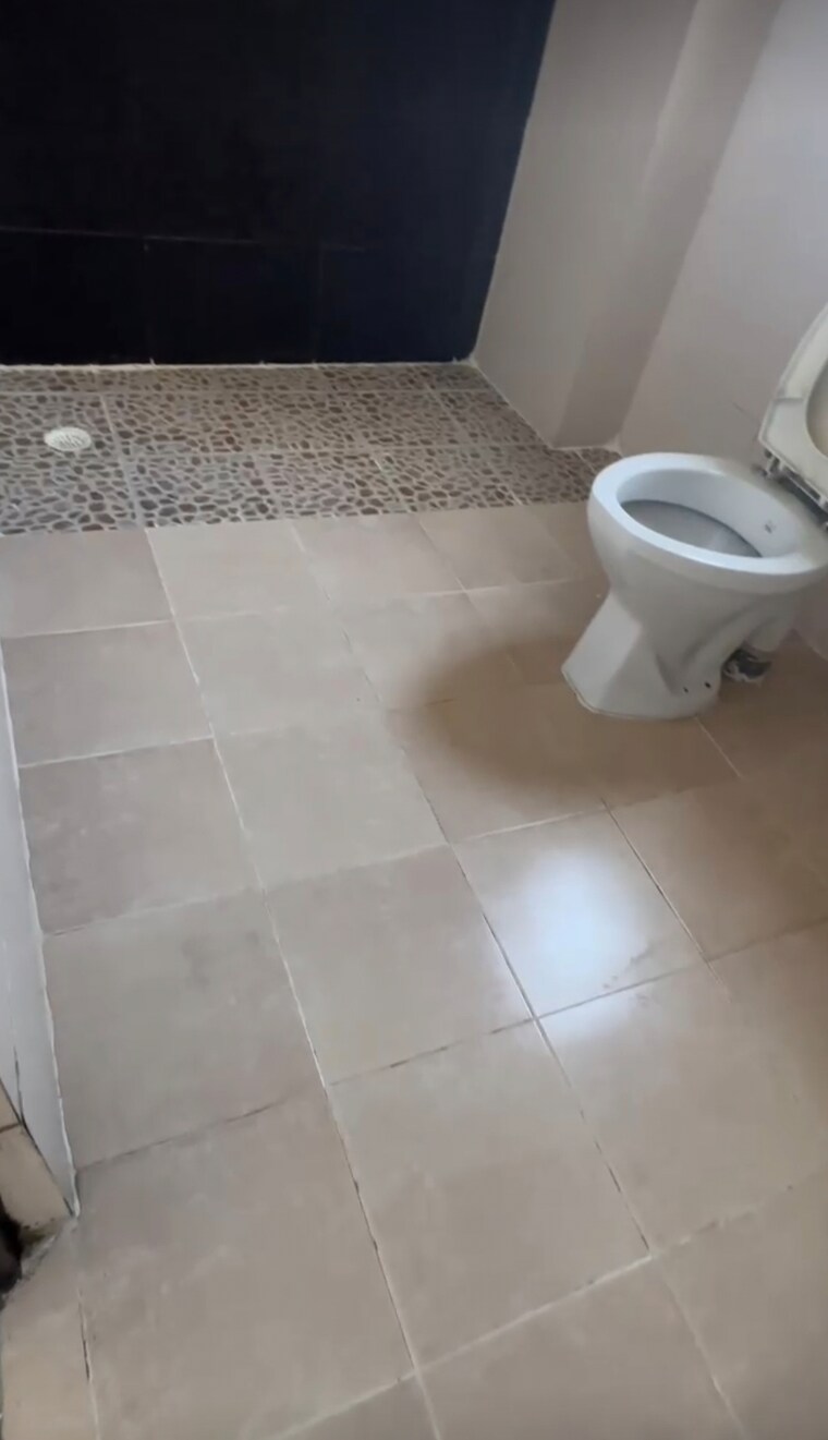 Bathroom, gh-7-crossings-republik 3 Bedroom 1725 Sq.Ft. Apartment In Vijay Nagar Ghaziabad 8885557