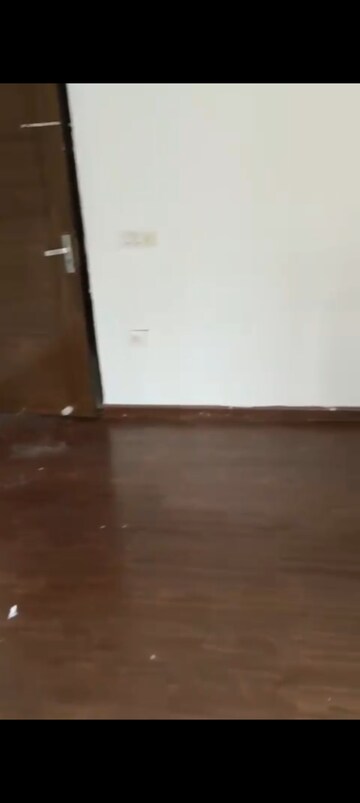 Room in 3 BHK Apartment at Mahagun Mywoods, Sector 16c Greater Noida – for Rent