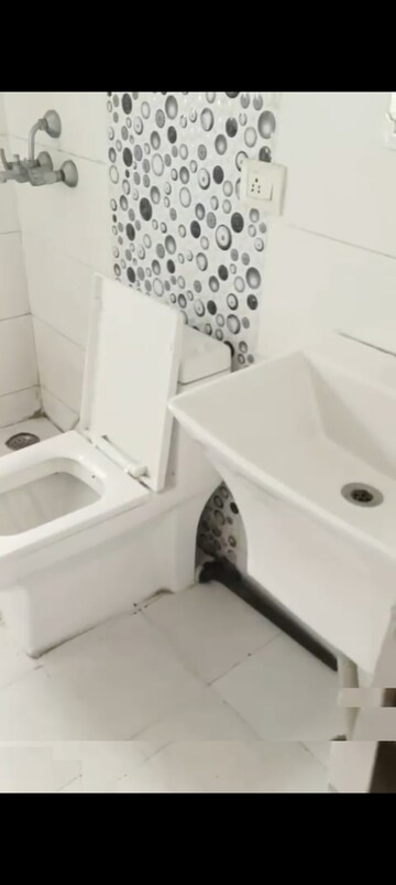 Furnished Amenities in 3 BHK Apartment at Mahagun Mywoods, Sector 16c Greater Noida – for Rent