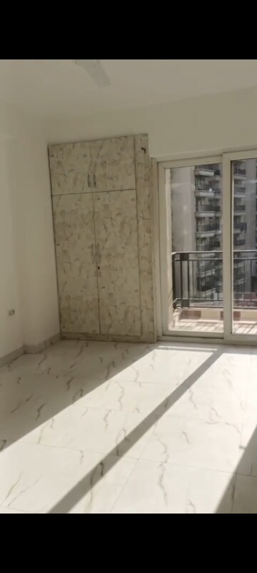 Room in 3 BHK Apartment at Mahagun Mywoods, Sector 16c Greater Noida – for Rent