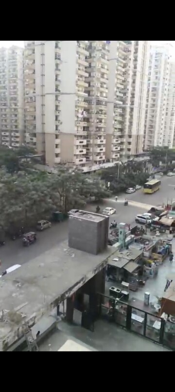 Master Bedroom in 3 BHK Apartment at Mahagun Mywoods, Sector 16c Greater Noida – for Rent