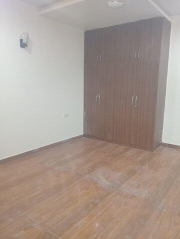 Room in 3 BHK Builder Floor at Sector 31 – for Rent