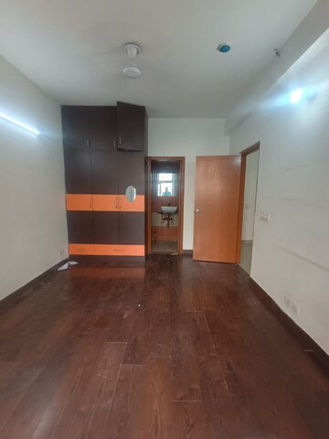 Room in 3 BHK Apartment at Mahagun Mywoods, Sector 16c Greater Noida – for Rent