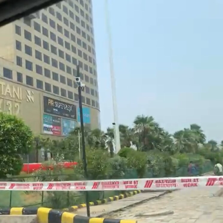 Exterior View, sector 32 Commercial Showroom 200 Sq.Ft. In Sector 32 Noida 8885831