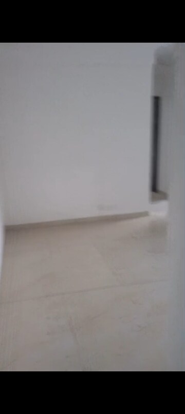 Room in 3.5 BHK Apartment at Omaxe Hazratganj, Gomti Nagar – for Rent