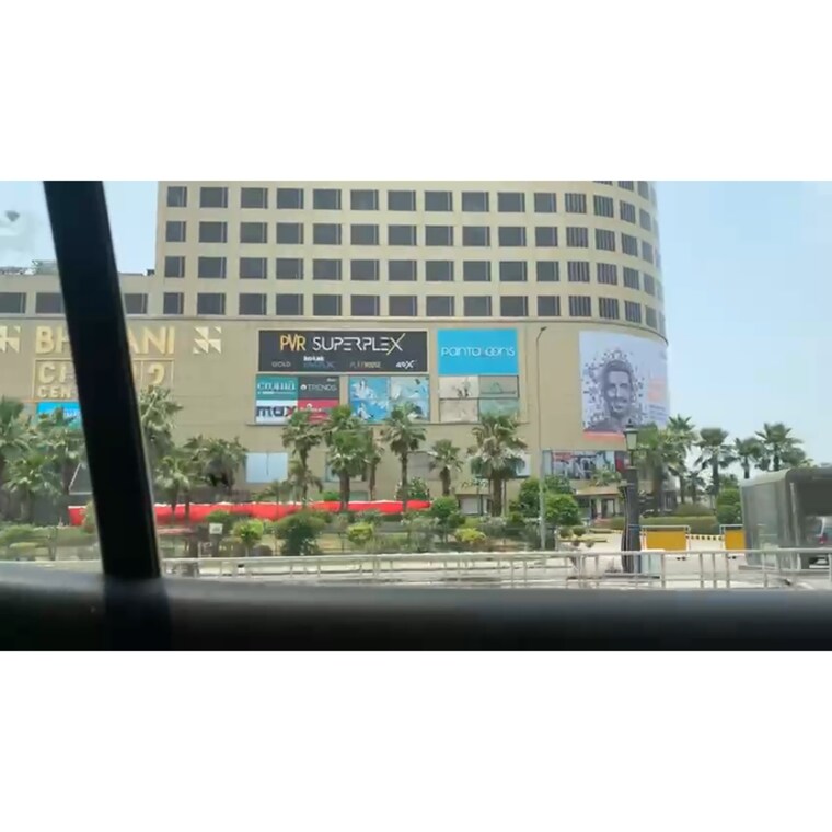 Master Plan, sector 32 Commercial Showroom 200 Sq.Ft. In Sector 32 Noida 8885831