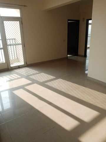 Room in 3 BHK Apartment at Gaur City 5th Avenue, Sector 4 Greater Noida – for Rent
