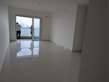 Room in 3 BHK Apartment at Runwal Nirvana, Dhabholkar Wadi – for Rent