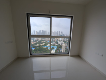 Room in 3 BHK Apartment at Runwal Nirvana, Dhabholkar Wadi – for Rent