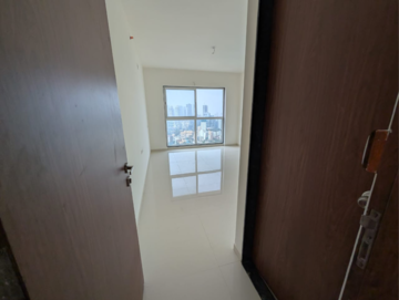 Room in 3 BHK Apartment at Runwal Nirvana, Dhabholkar Wadi – for Rent