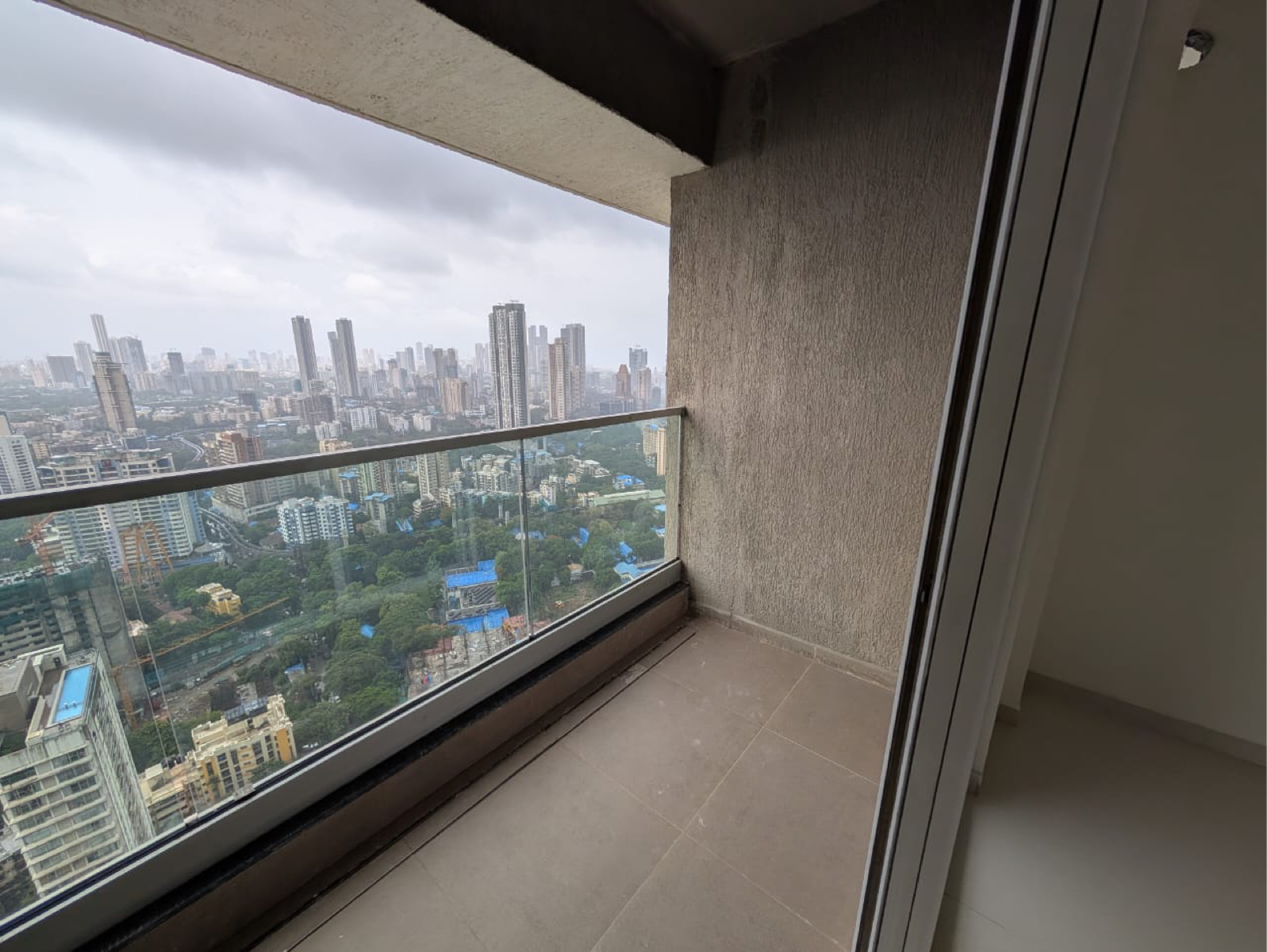 3 BHK + Extra Room Apartment For Rent in Runwal Nirvana