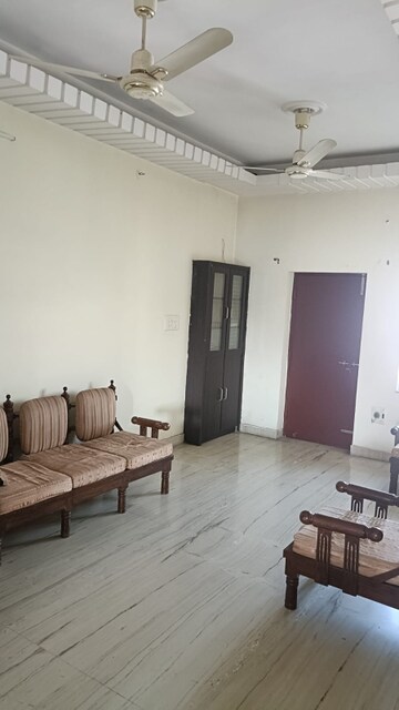 Living Room in 2.5 BHK Builder Floor at The Mall Avenue – for Rent