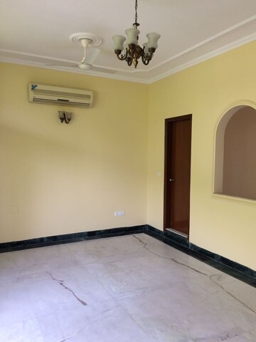 Room in 2 BHK Builder Floor at Sarvapriya Vihar – for Rent