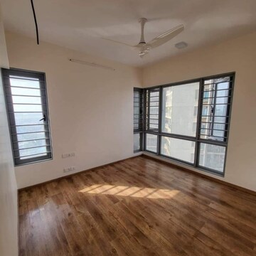 Room in 4 BHK Apartment at Raheja Classique, Shashtri Nagar – for Sale