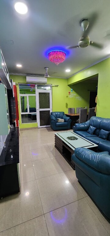 Master Bedroom in 3 BHK Apartment at Gaur City 2 - 11th Avenue, Sector 16c Greater Noida – for Rent