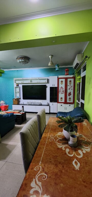 Master Bedroom in 3 BHK Apartment at Gaur City 2 - 11th Avenue, Sector 16c Greater Noida – for Rent