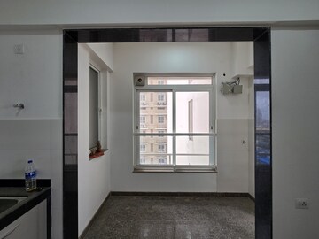 Room in 2 BHK Apartment at Kalpataru Radiance, Goregaon West – for Rent
